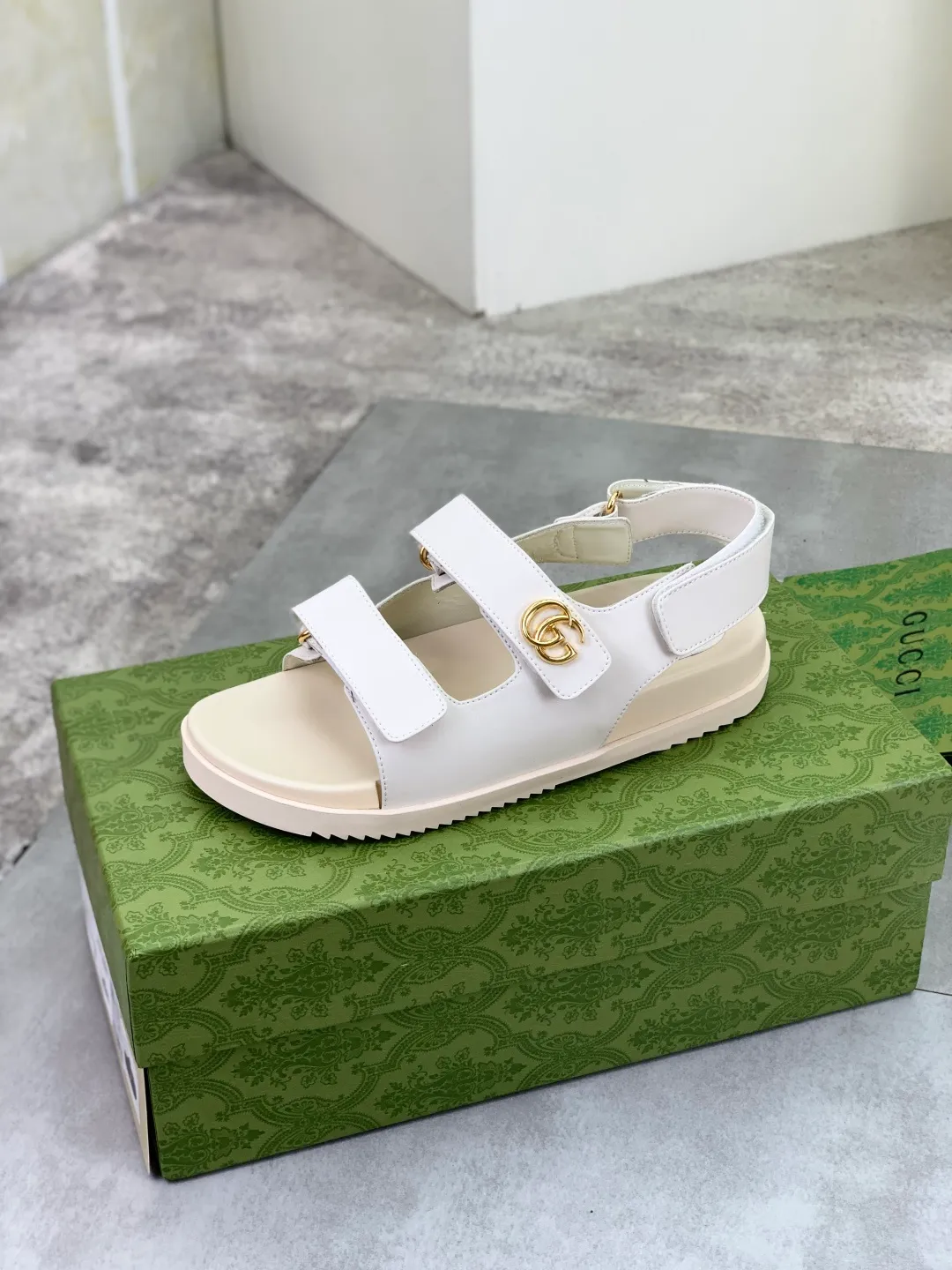 Men's Men's Shoes 💰P460💰【New Style】High Version 🎁🎁🎁 GUCCI New Year of the Snake casual slippers, original official website, perfect workmanship, transmitting a kind of noble luxury, sublimating its definition of luxury in Gucci's high-end extraordinary craftsmanship. Original Gucci double G combination outsole, code number: 35-45, complete package
